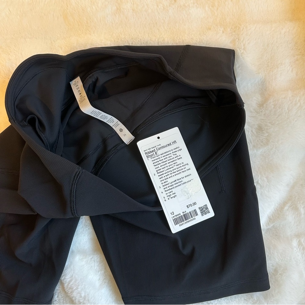 Lululemon Ribbed Countoured Shorts - Picture 9 of 9